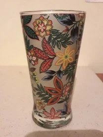 Красивый стакан бокал вода газировка минералка цветы