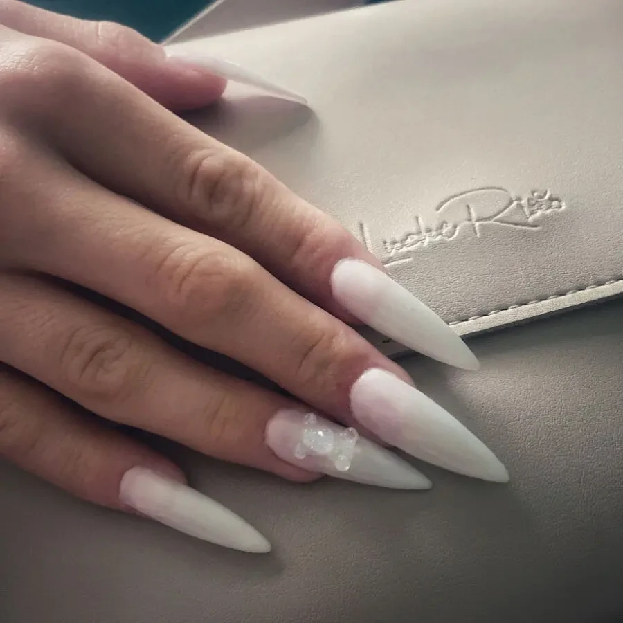 Я роблю нігті на дому