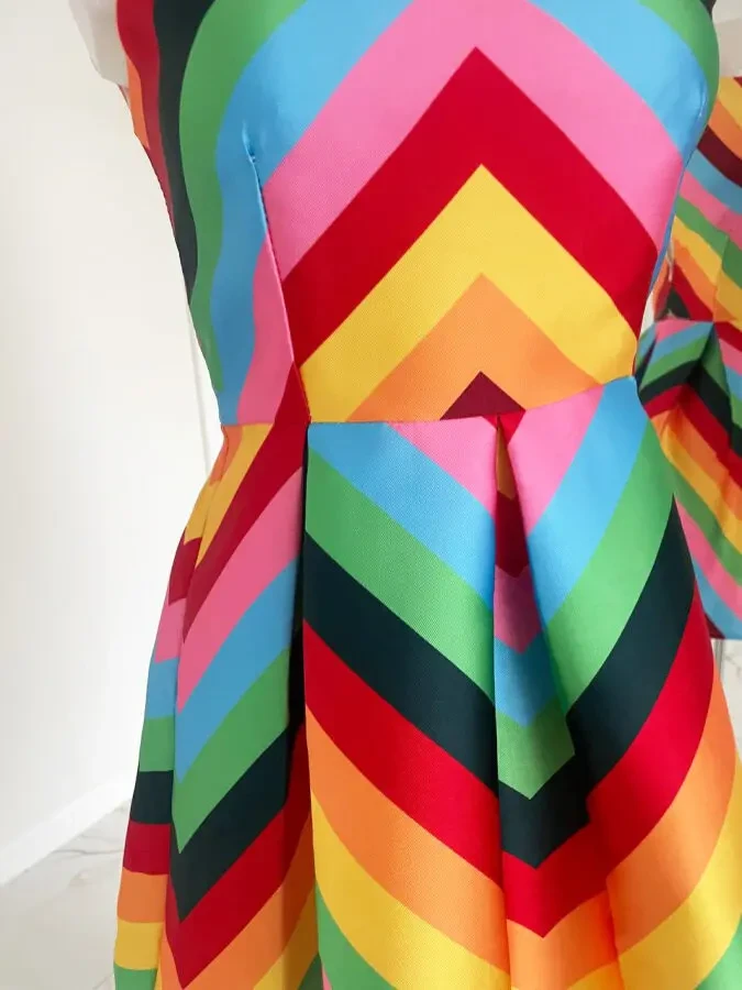 Яскрава сукня Valentino 3