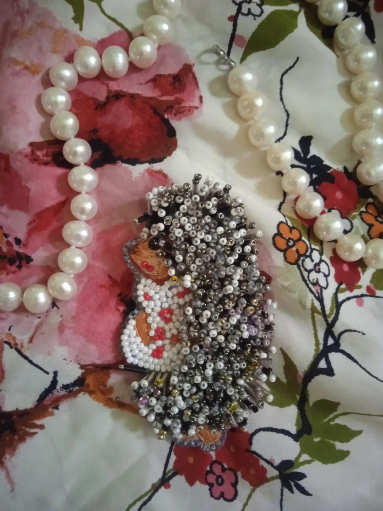 Продам брошки з бісеру 5