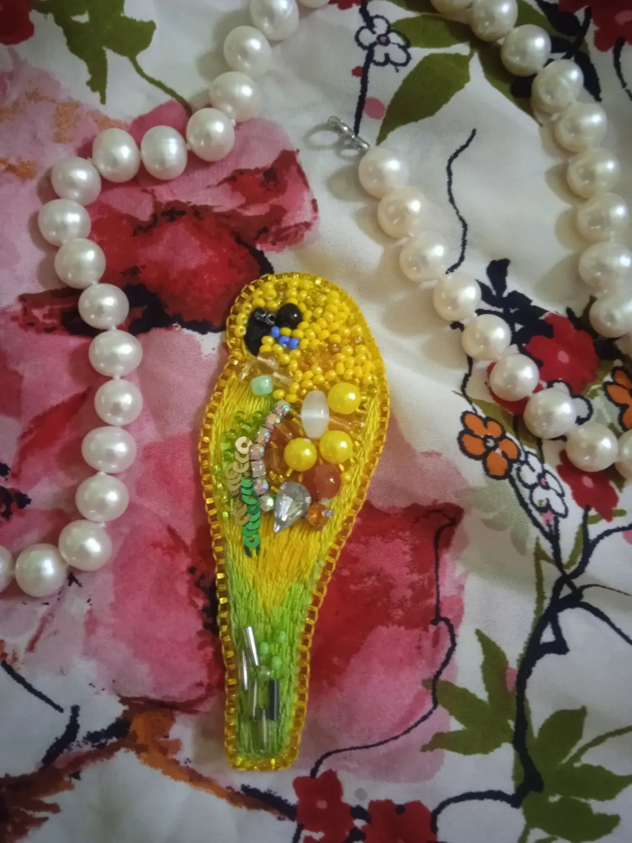 Продам брошки з бісеру 4