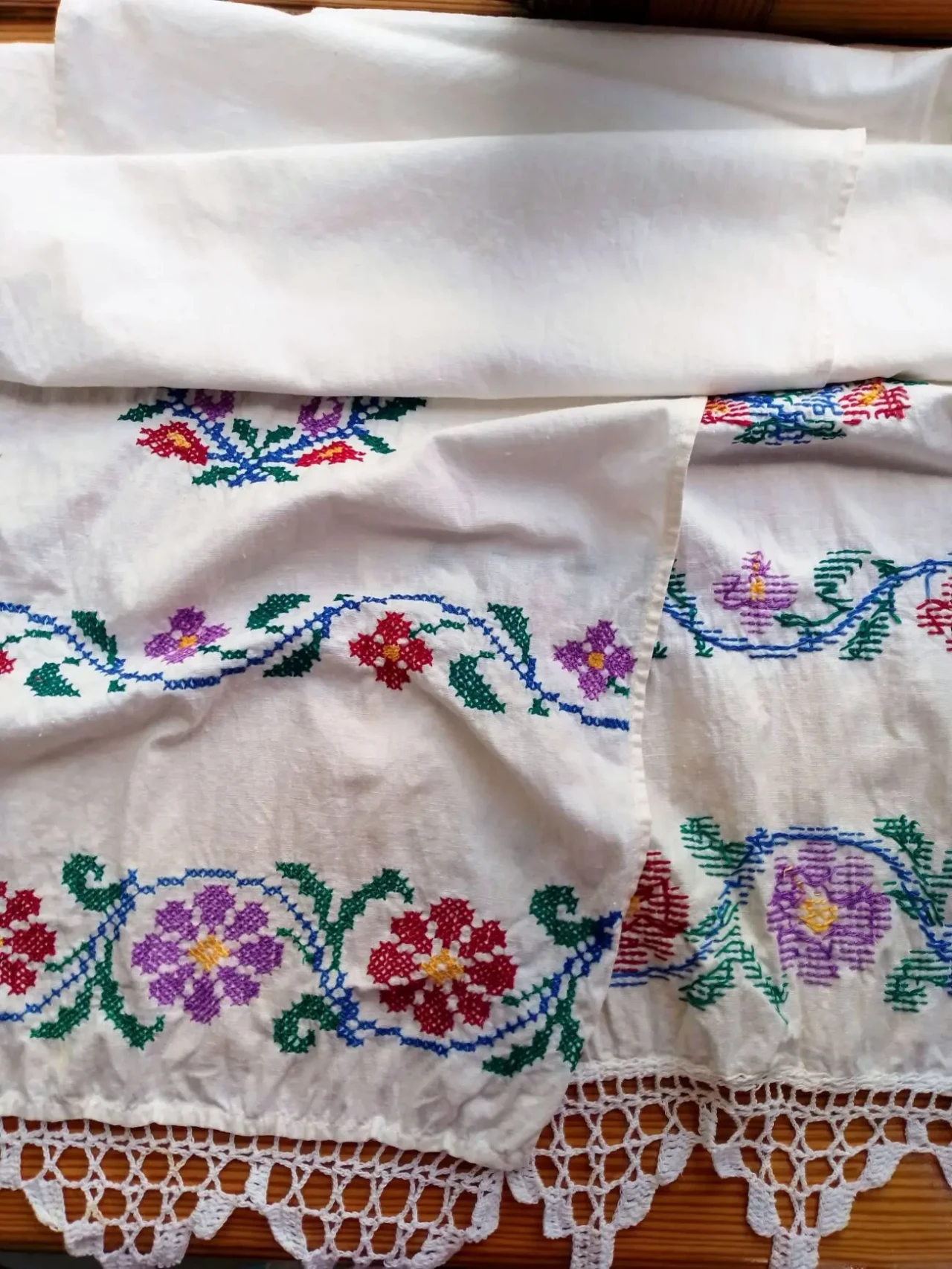 Рушник вышивка цветы примитивная, вязаный край, хлопок, для дачи