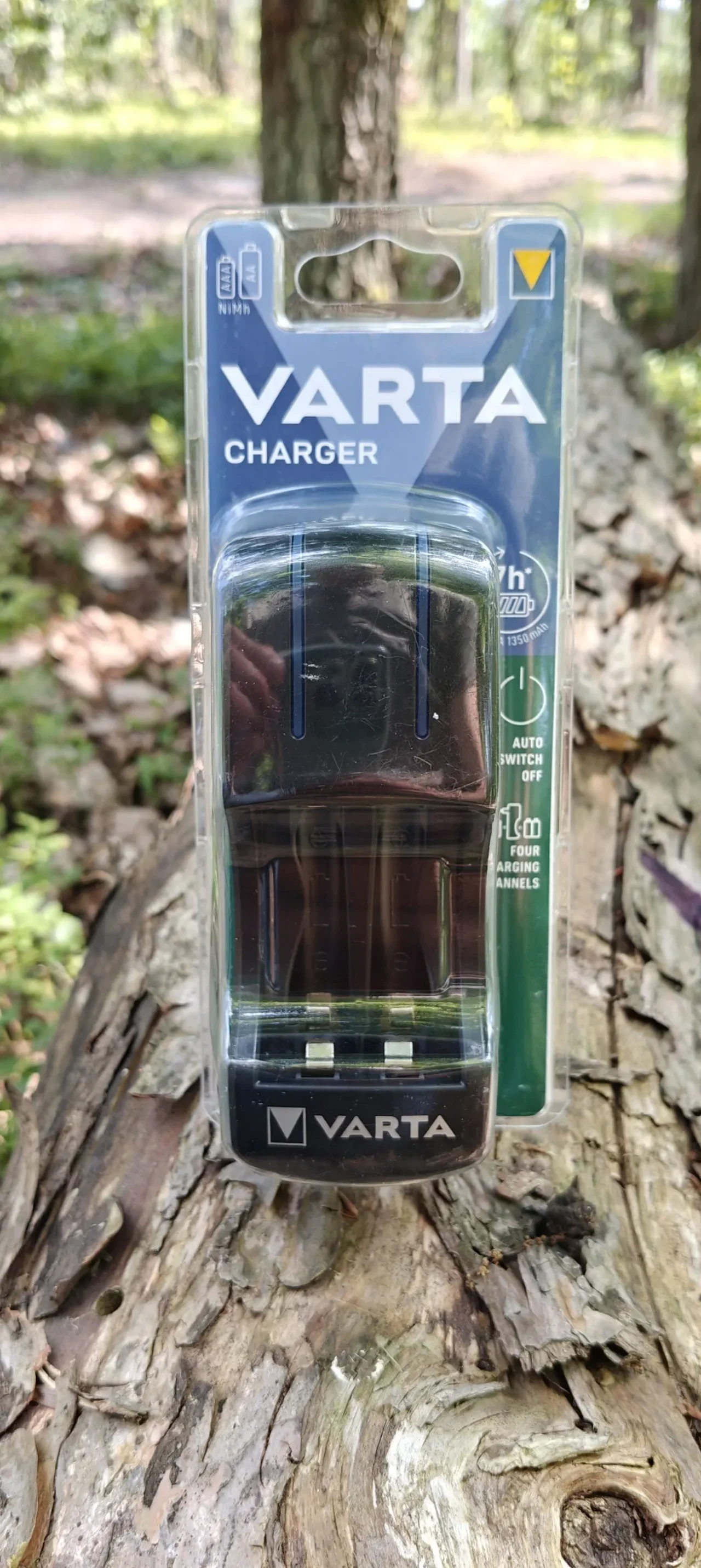 Зарядний пристрій VARTA для акумуляторів AA/AAA (новий, в упаковці) 6