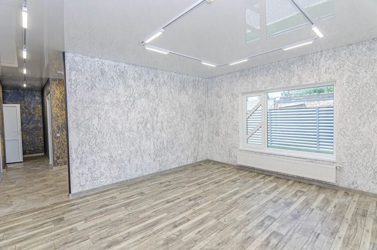 Новиий будинок в районі вулиці Лялі Убийвовк