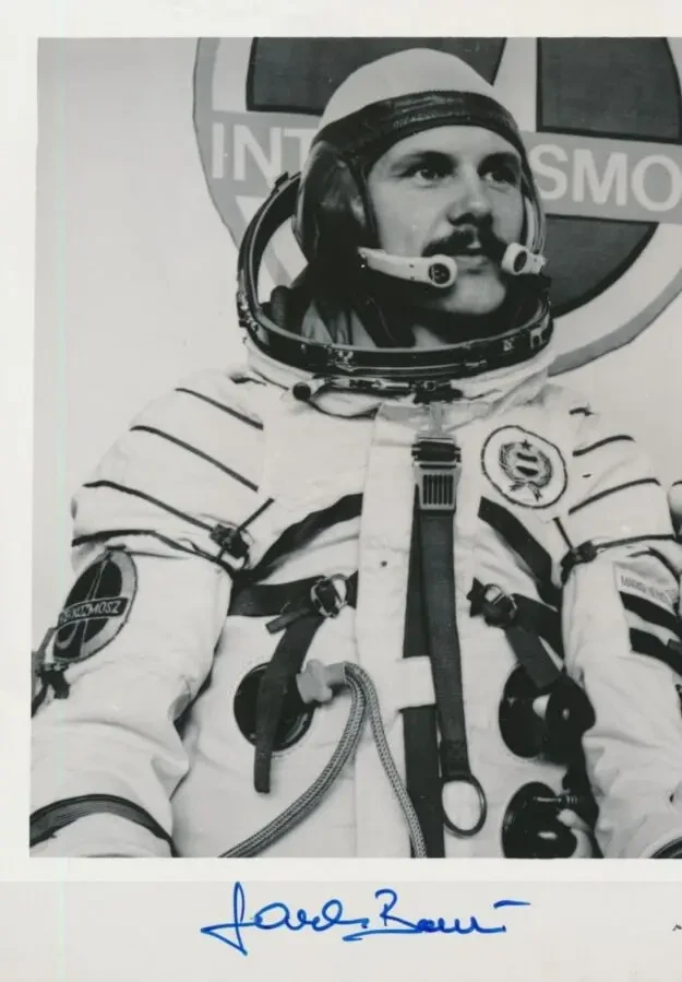 Автограф венгерского космонавта Бертолана ФАРКАША 6