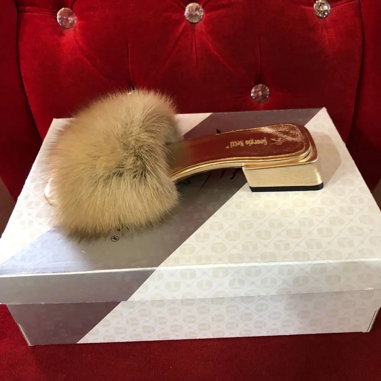 Шкіряні босоніжки з хутром куниці та соболя 3