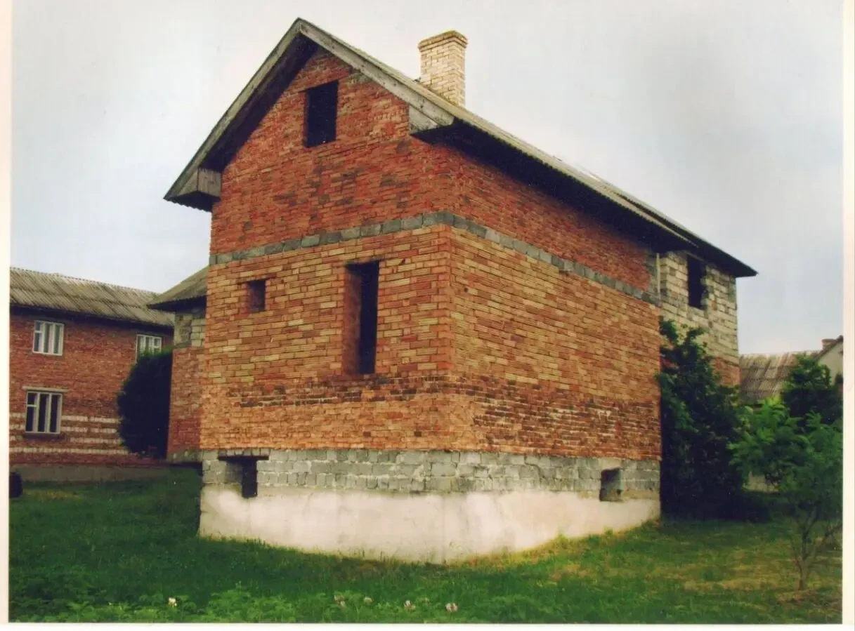 Дім в Селі Мостище 9