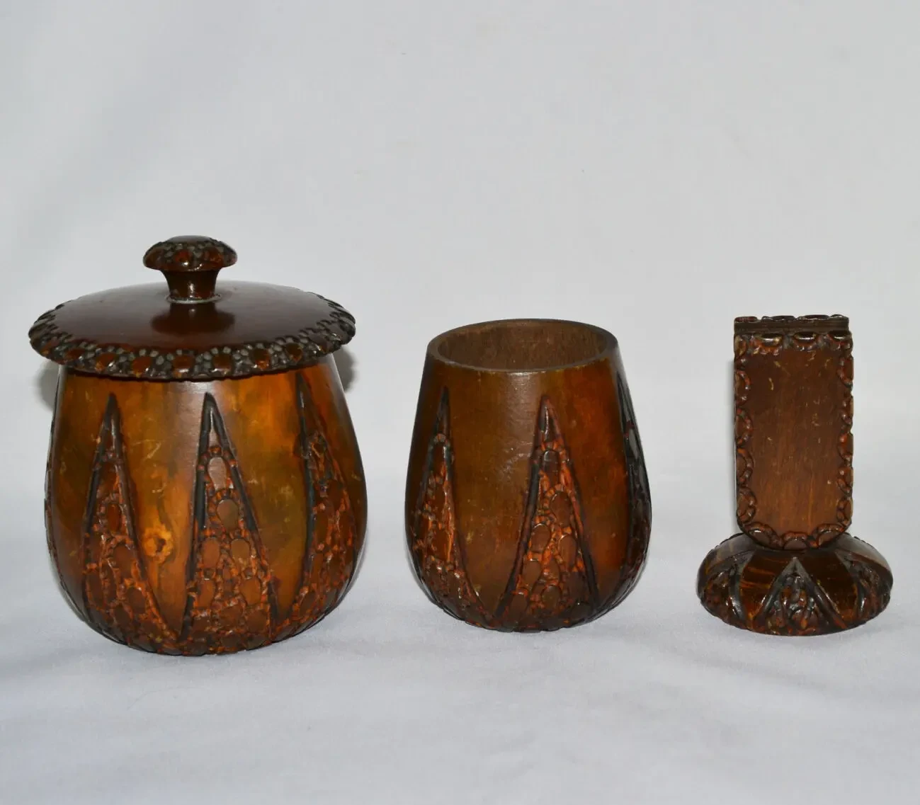 Набор старинных антикварных резных коробок