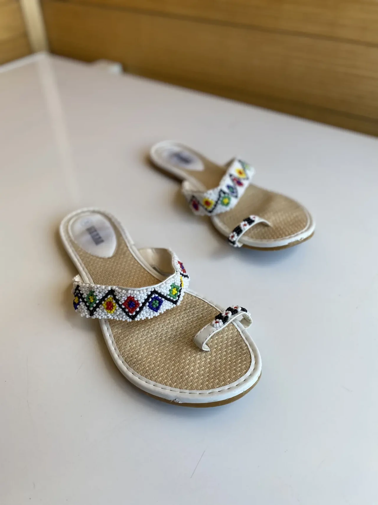 Літні шльопанці з бісером Wanna, 38 розмір