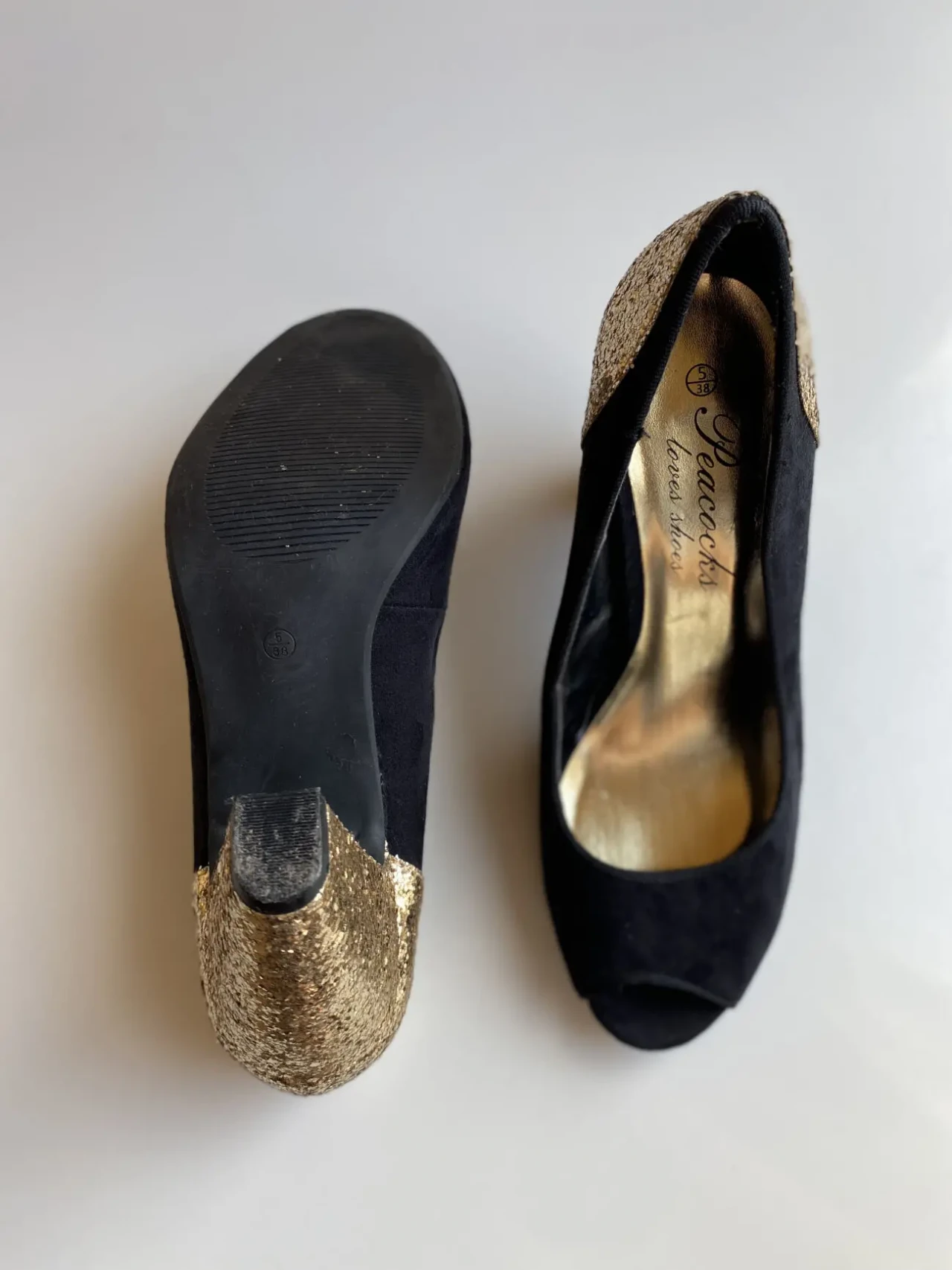 Стильні чорні замшеві туфлі Peacocks, 38 розмір 8