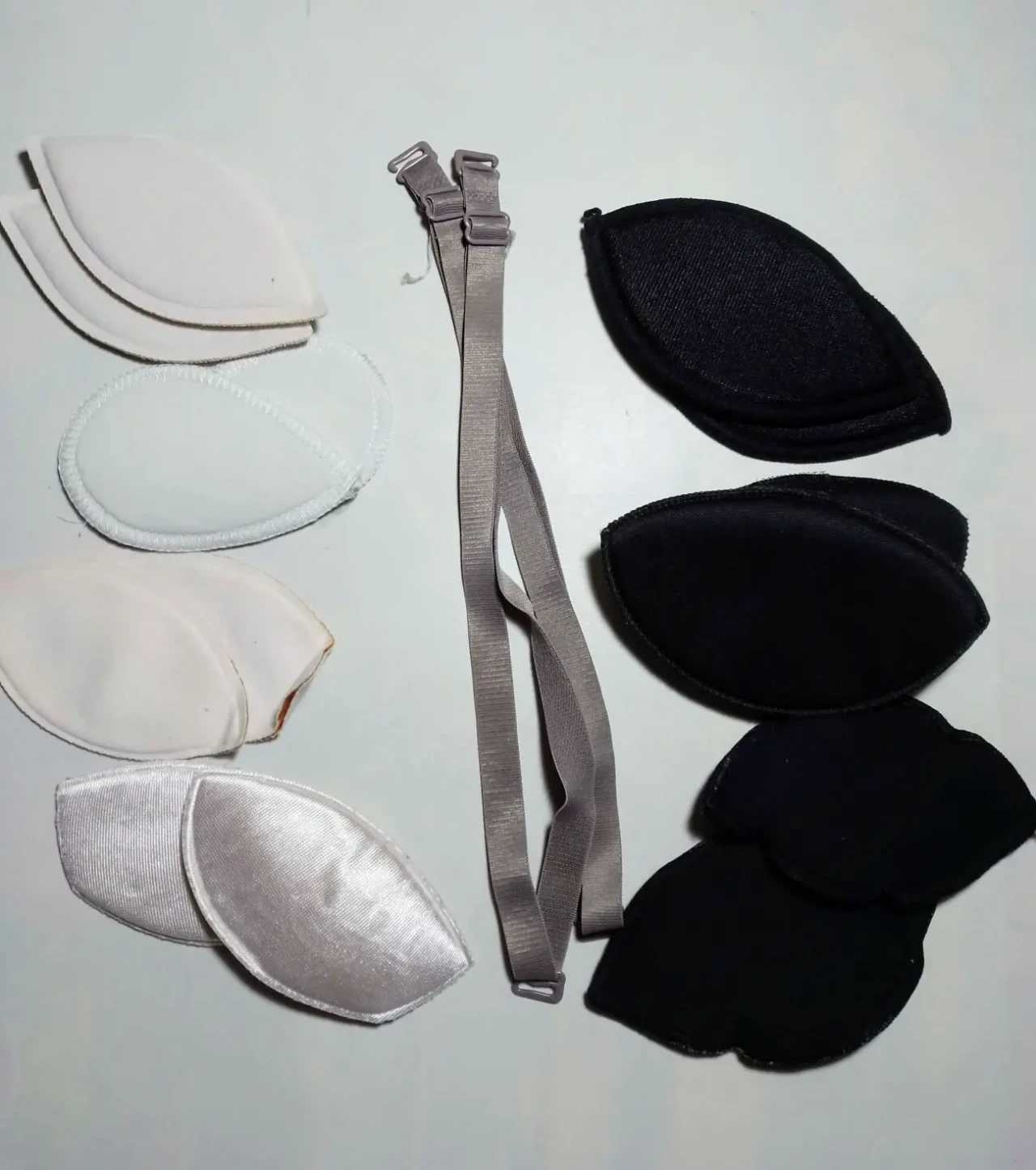 Вставки в бюстгальтер вкладки пуш ап белые и черные и бретели набор