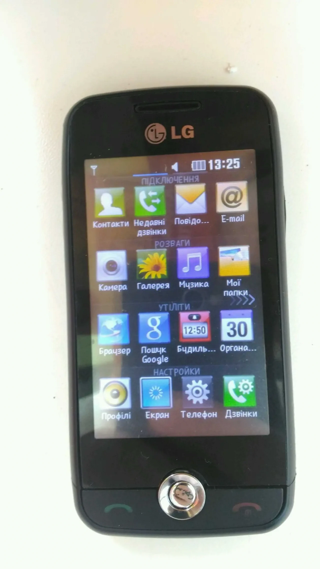 LG E900 Optimus 7 2
