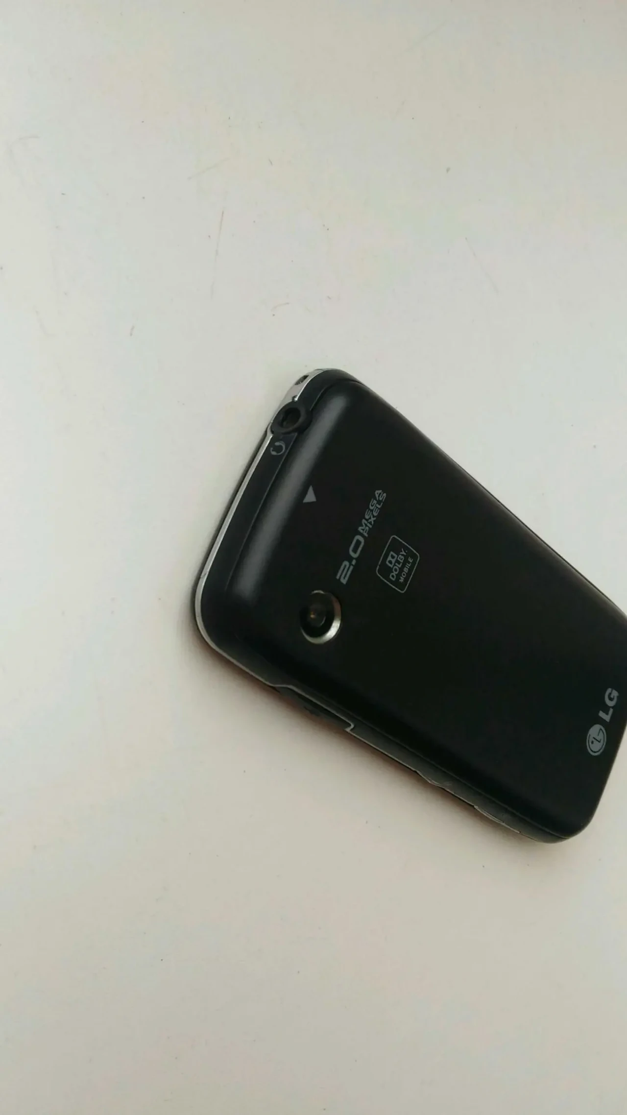 LG E900 Optimus 7 4