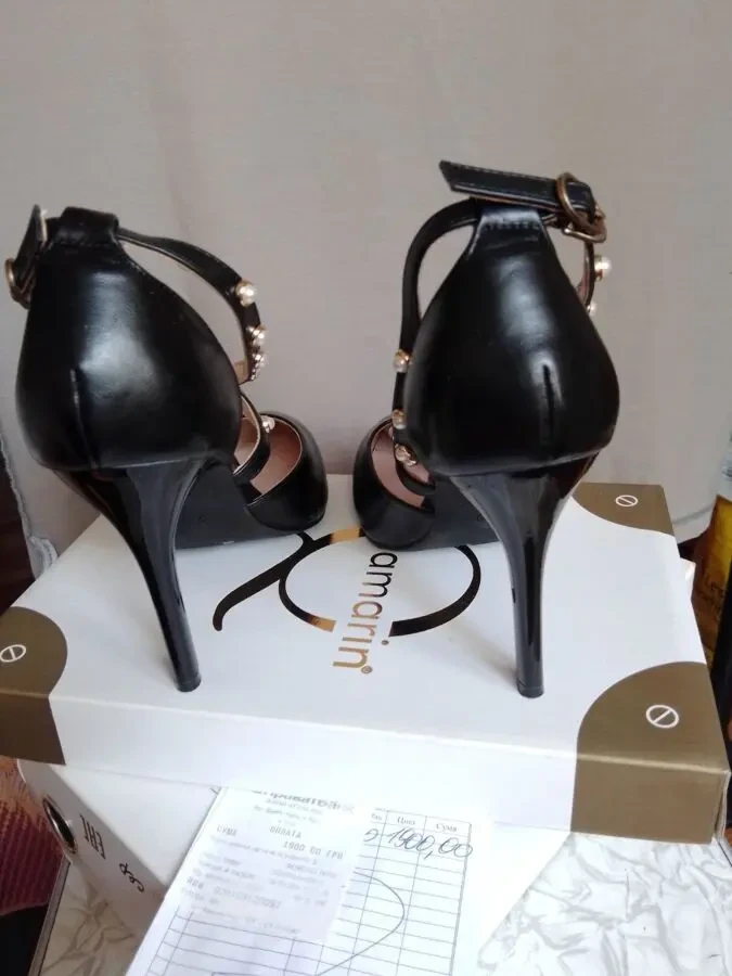 Продам недорого женские чёрные кожаные туфли Purlina 40 размер (UA) 4