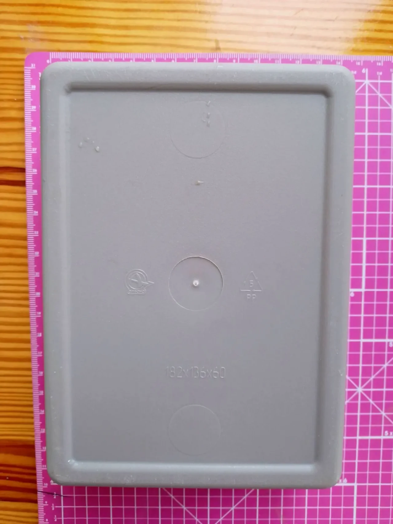 Корзинка хозяйственная пластик плотный коричневая 13 на 18 см 2