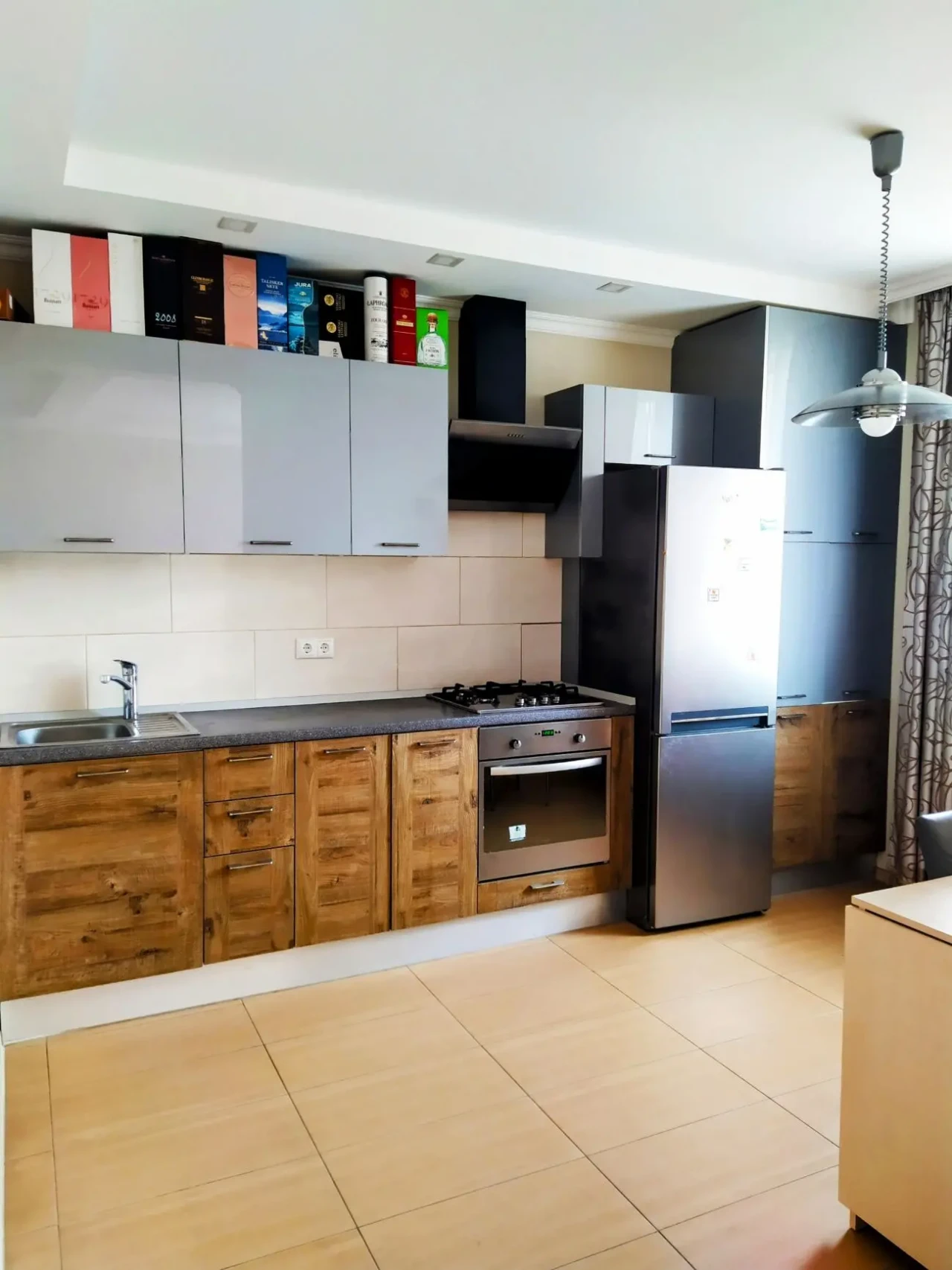 Продається квартира хорошим ремонтом в с.Чубинське поряд з  Києвом.