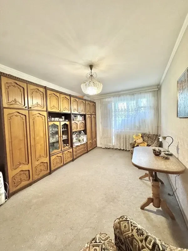 Продам 3 кімн, вул. Нескорених 31Б 5