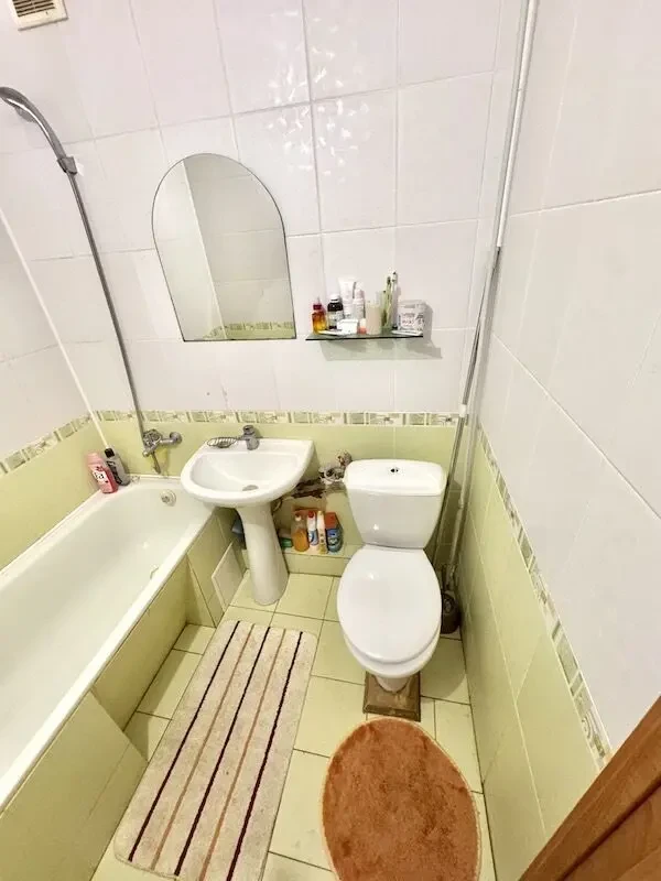 Продам 2 кімн, вул. Південнопроектна, 18. Одеська 9