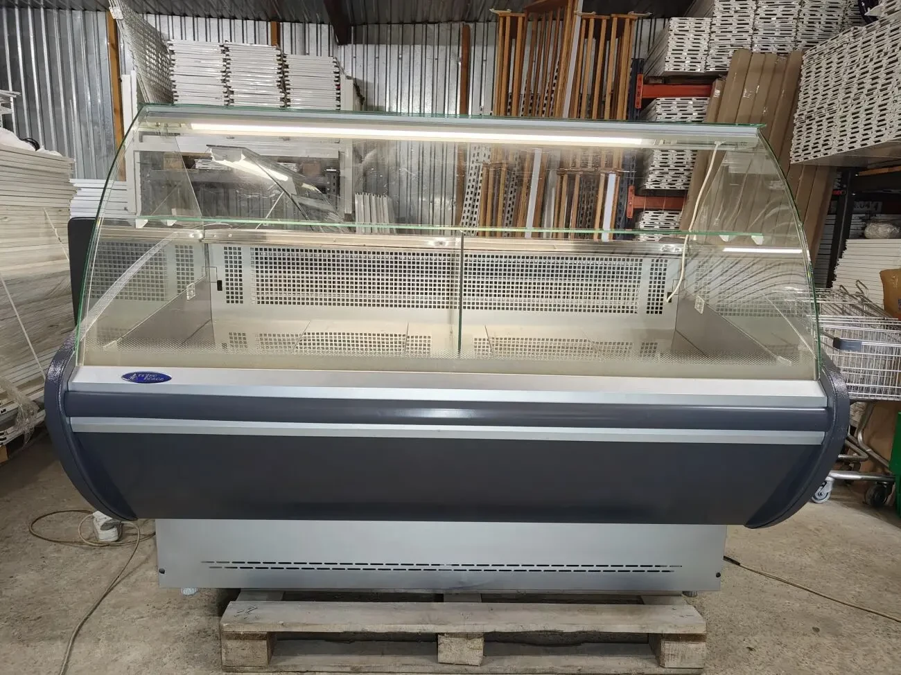 Холодильна вітрина Кароліна 1,6 м бу, холодильний прилавок бу 5