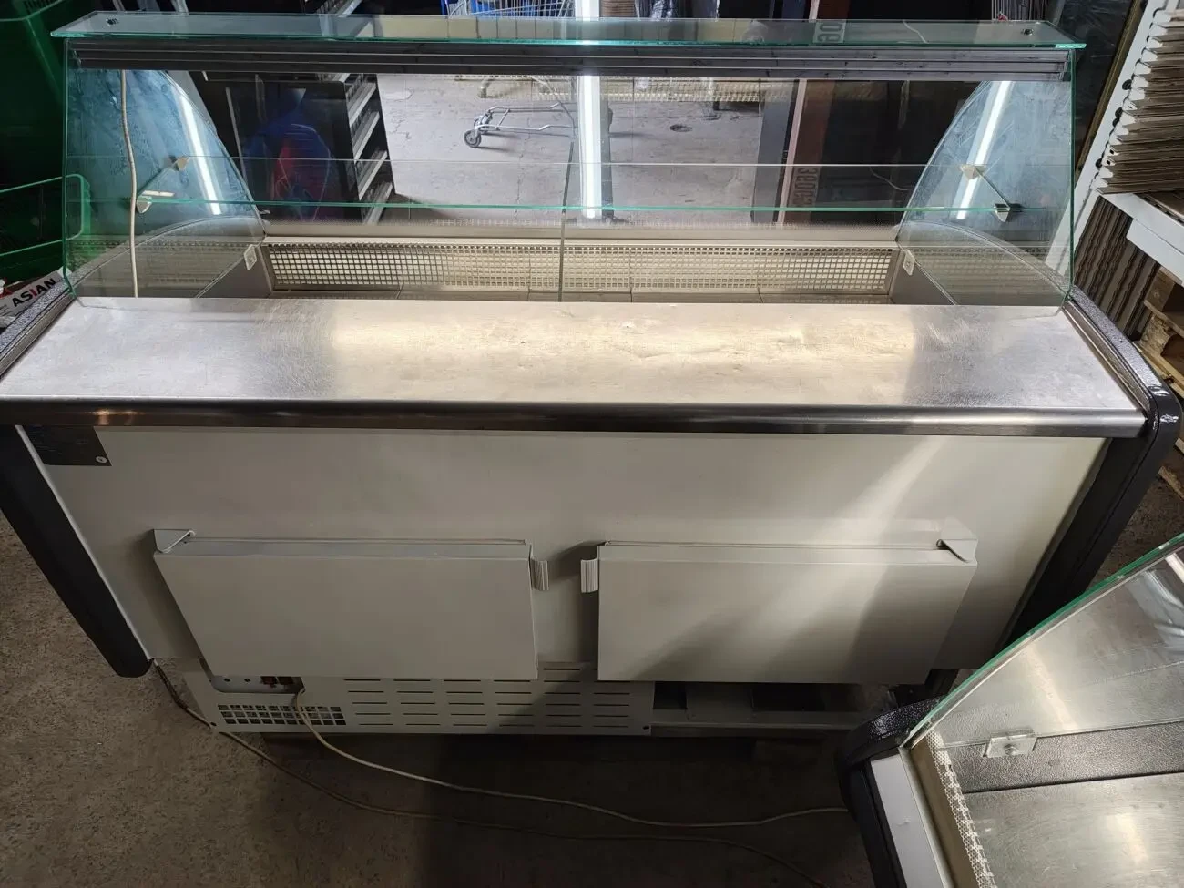 Холодильна вітрина Кароліна 1,6 м бу, холодильний прилавок бу 3