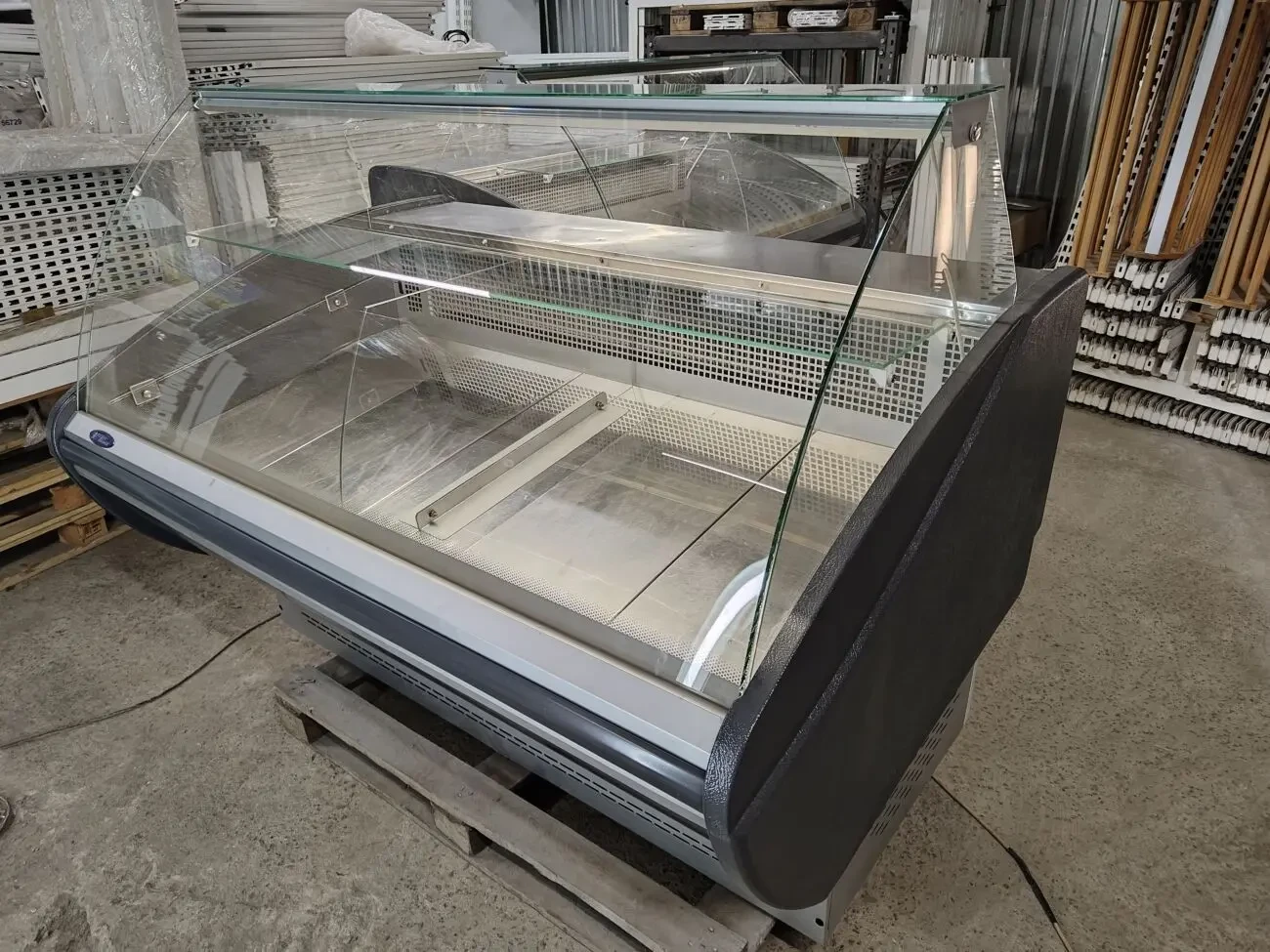 Холодильна вітрина Кароліна 1,6 м бу, холодильний прилавок бу 4