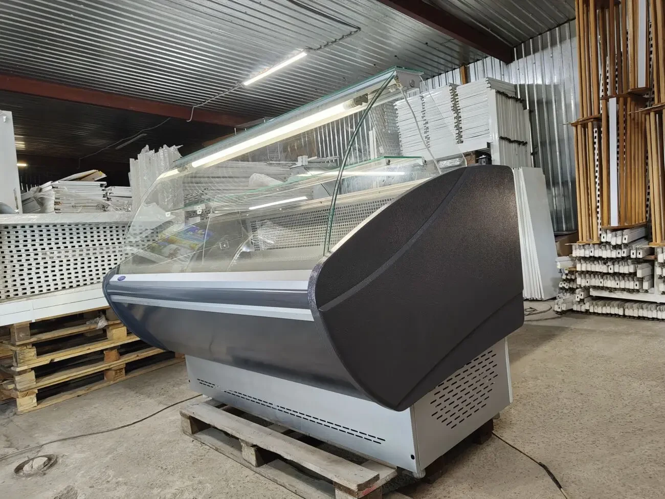 Холодильна вітрина Кароліна 1,6 м бу, холодильний прилавок бу 2