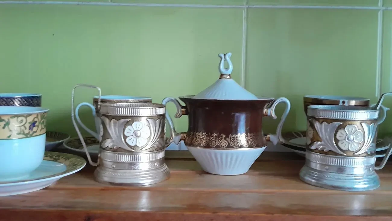 Красивый подстаканник с цветами. Ретро