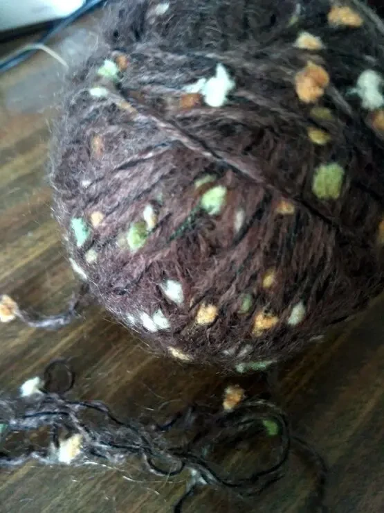 Пряжа нитки с мохером, коричневый шоколадный цвет с букле вес 128 гр. 9