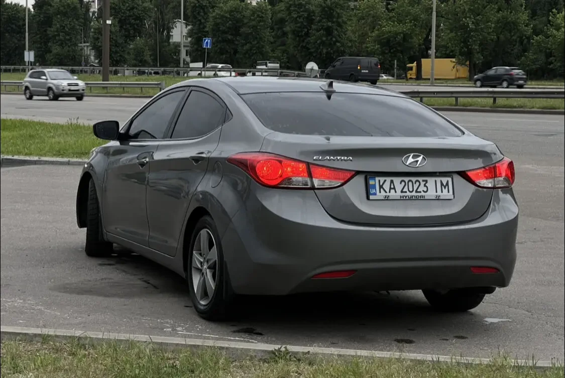 Hyundai Elantra 6