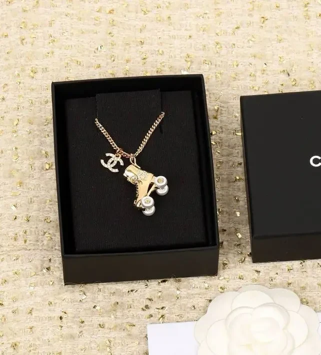 Підвіска Chanel ролики 5