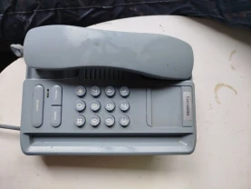 Телефон провідний