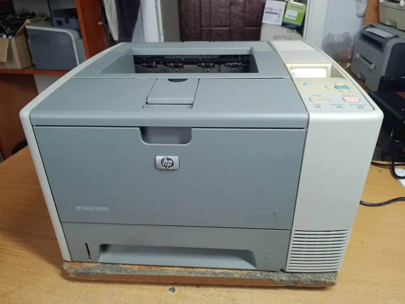 Лазерный принтер HP LaserJet 2420dn с двусторонней печатью и сетью