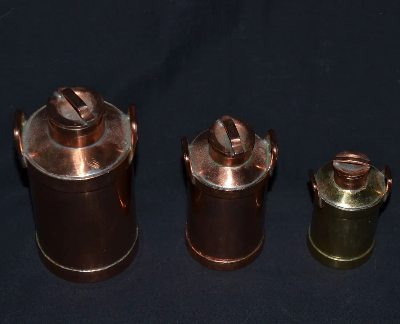 Коллекция из трех миниатюрных медных молочных вёдер 2