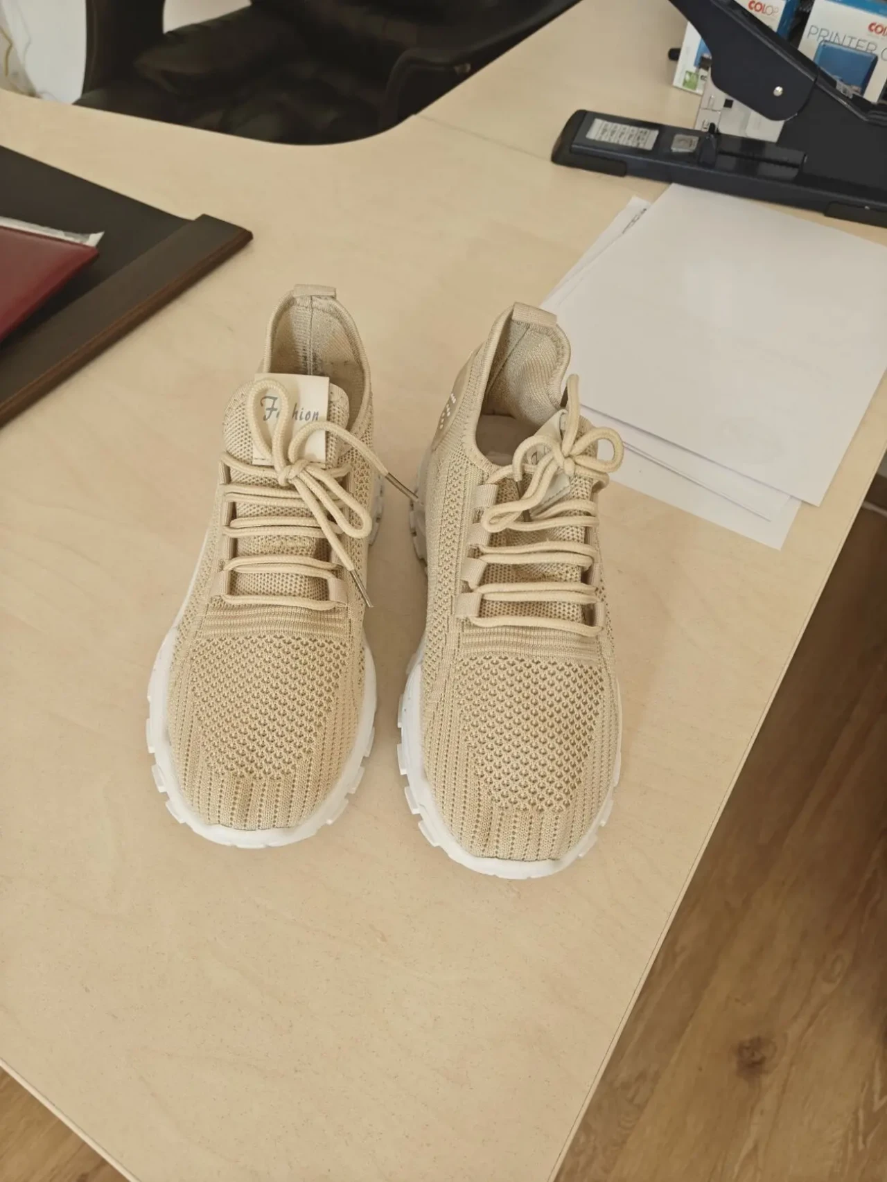 Жіночі кросівки