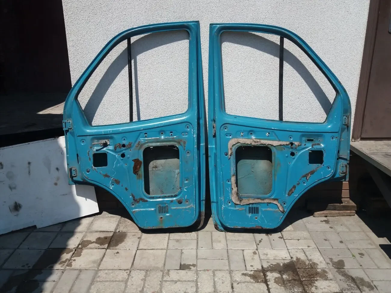 продам двери  газель 8