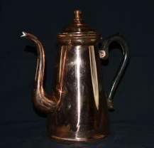 Антикварный медный кофейник в георгианском стиле