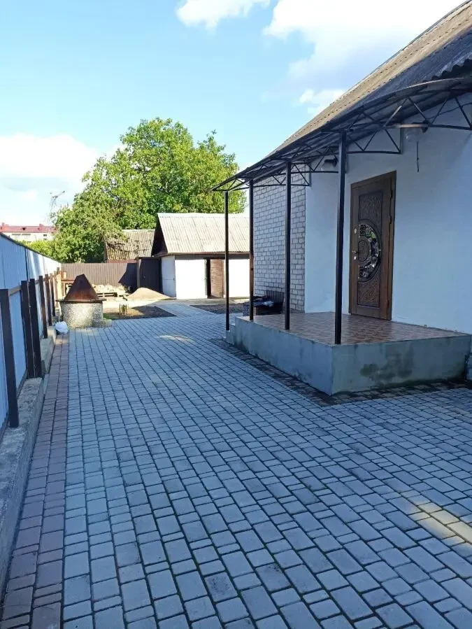 Продається мебльований будинок з ремонтом м. Малин, центр 2