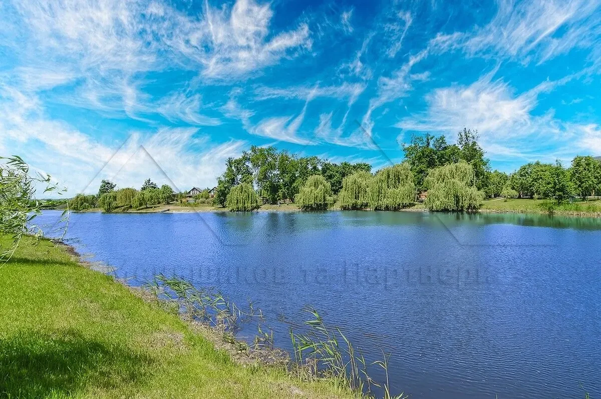 Продаж будинку з власним визідом до води у КМ Азімут Рівер 5