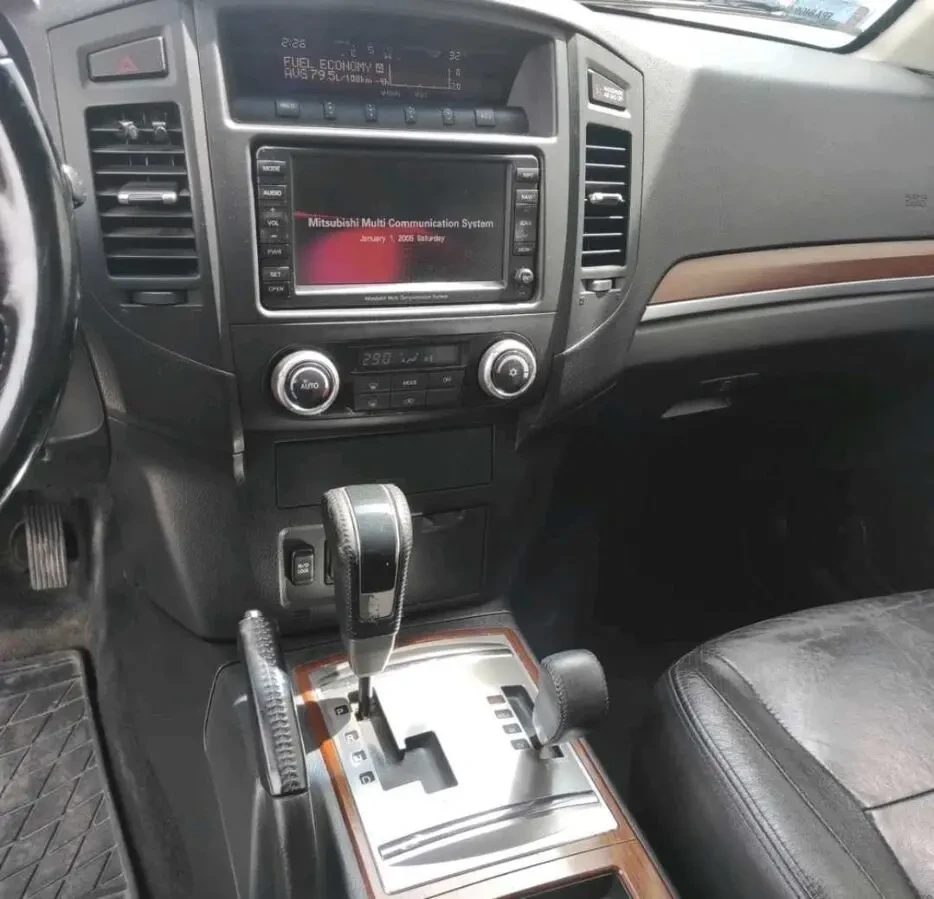 Mitsubishi Pajero 10