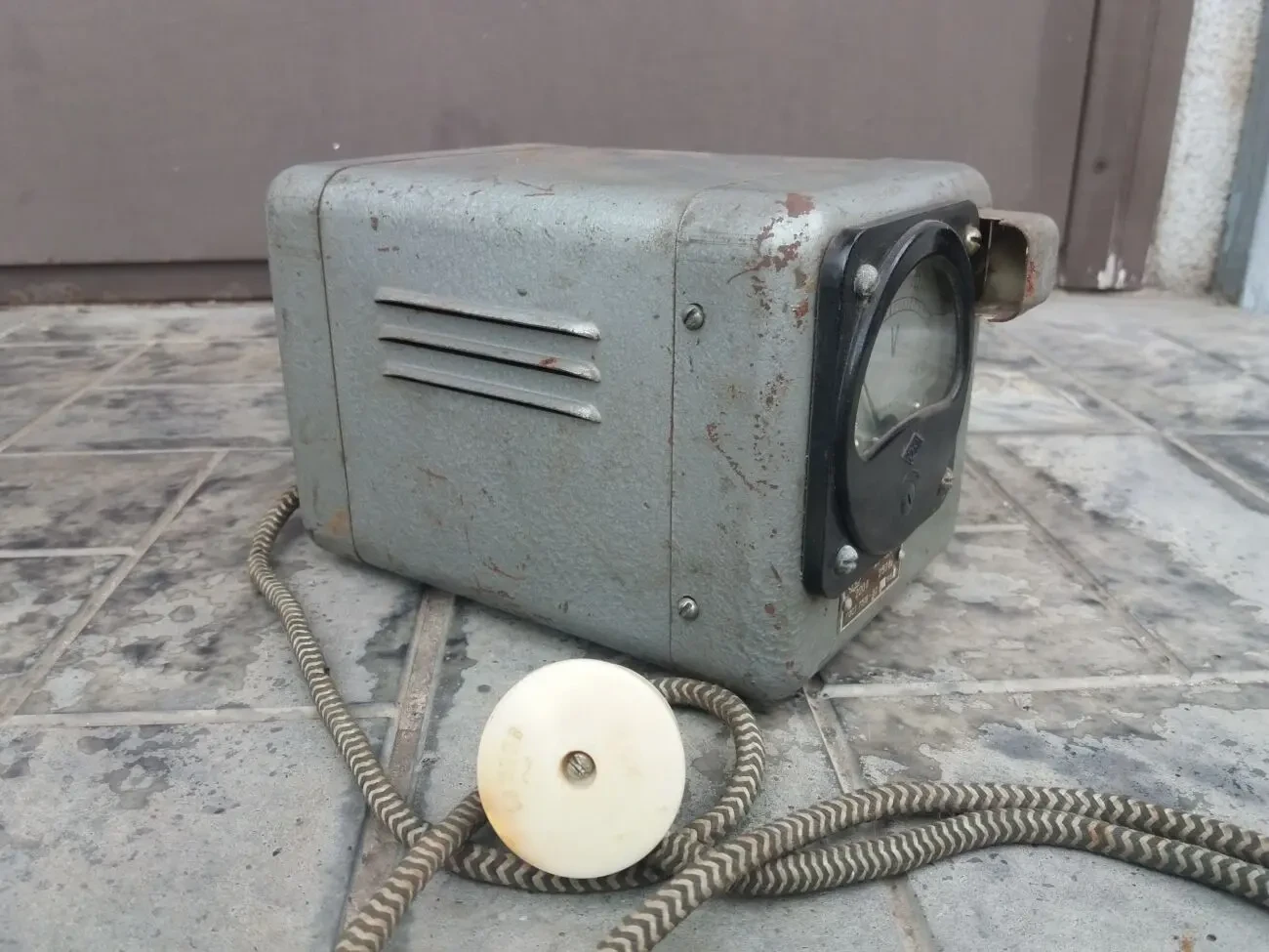 стабилизатор напряжения 5