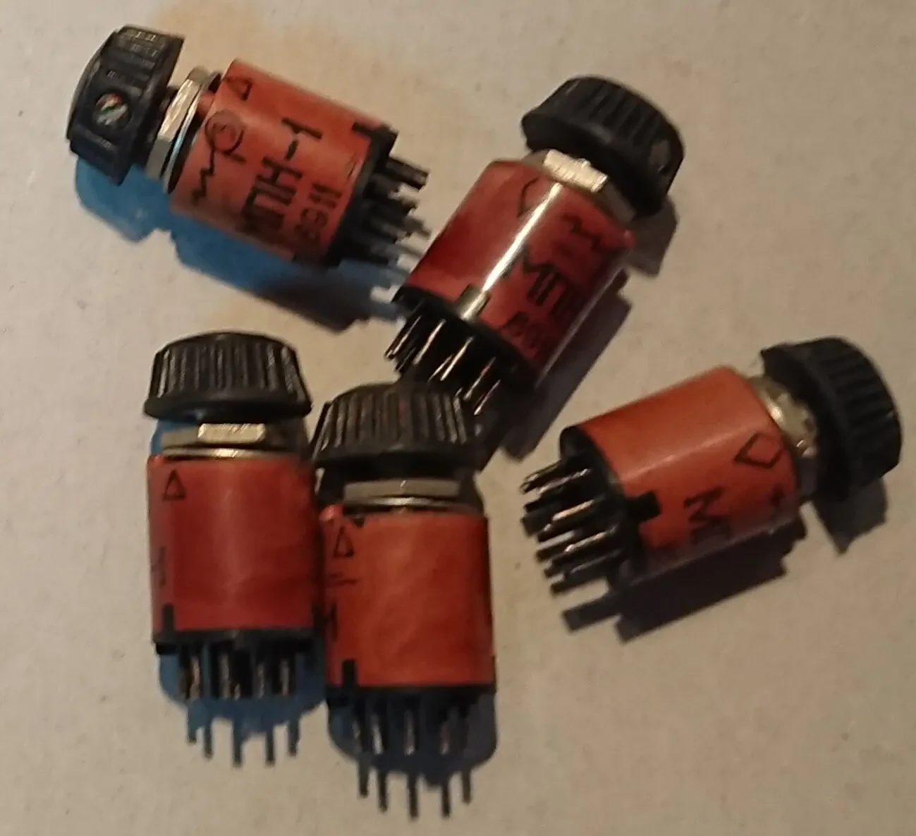 мікросхеми, транзистори, панелька, перемикачі