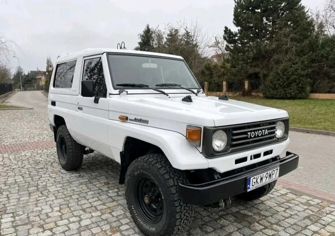 Toyota Land Cruiser 2