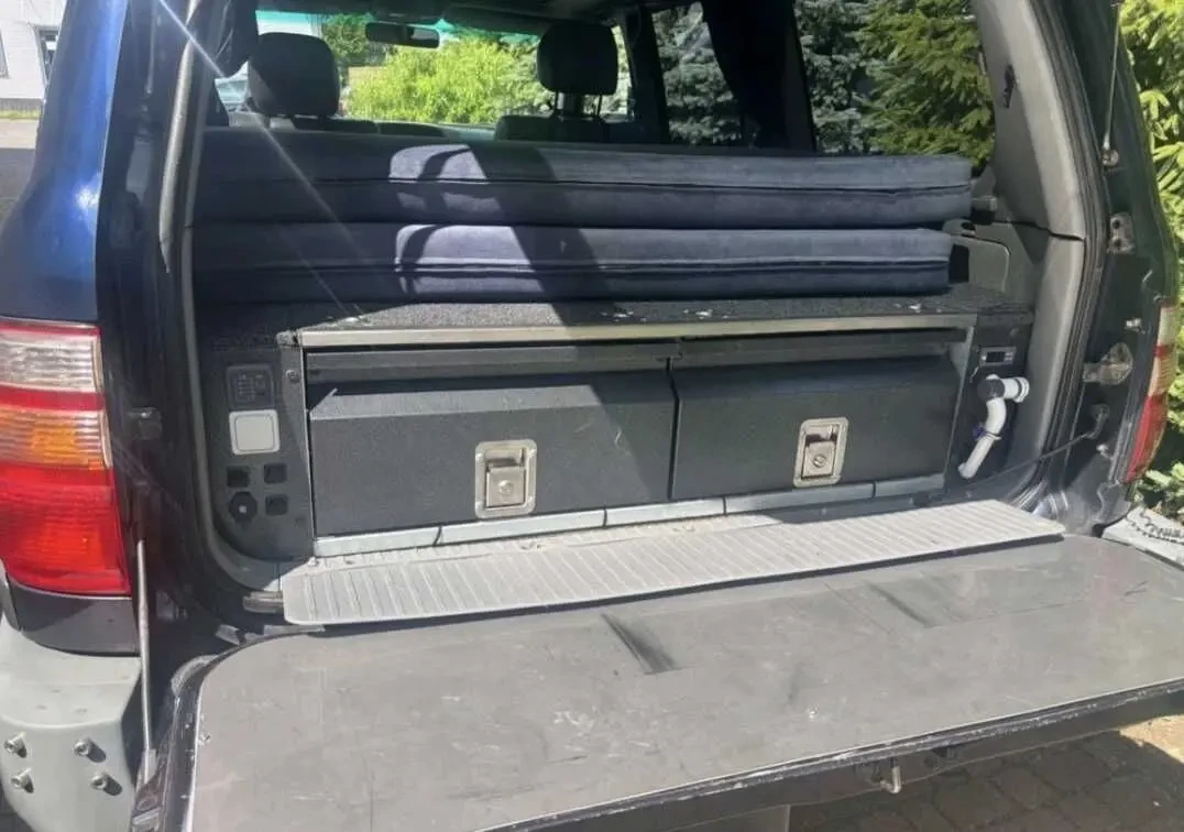 Toyota Land Cruiser 9