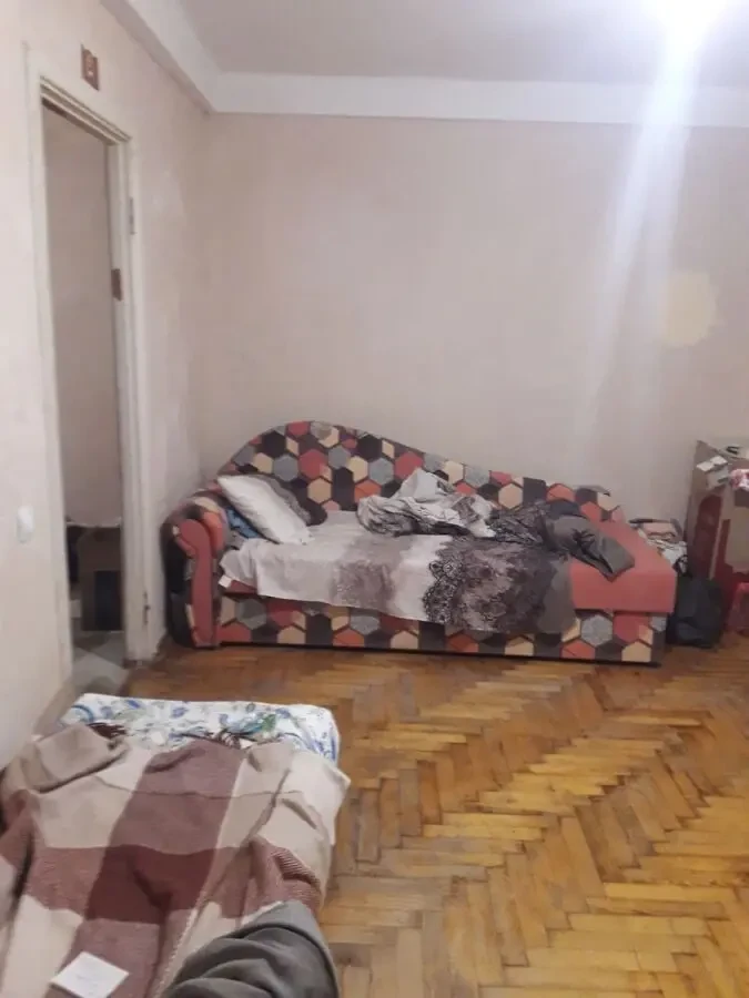 Продам 2-кімнатну квартиру.