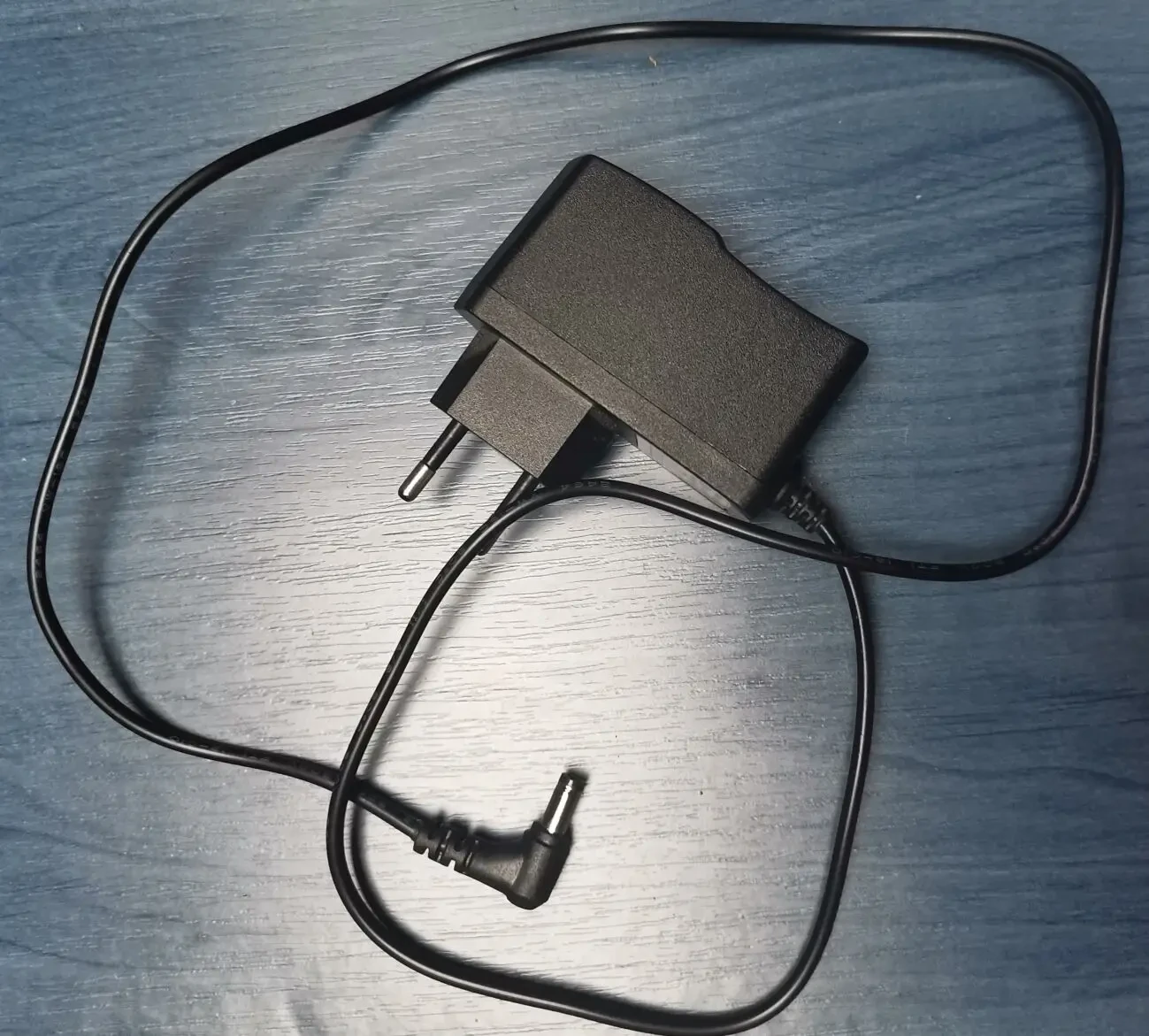 Блок живлення 8.5 V, 1 A, 5,5 мм - НЕ робочий 4