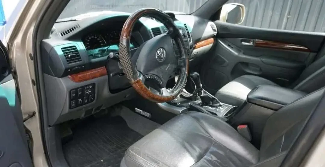 Toyota Land Cruiser 9