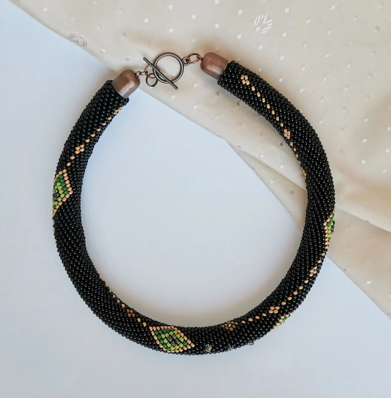 Прикраса із бісеру кольє-джгут Таємниця