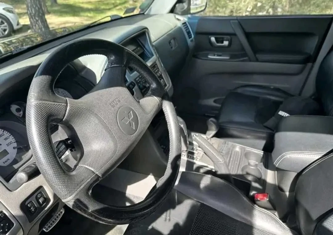 Позашляховик Mitsubishi Pajero 7