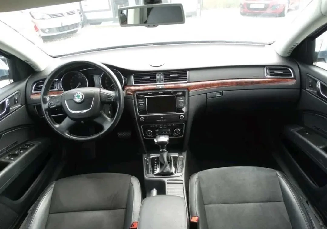 Skoda superb 2.0 TDI 8