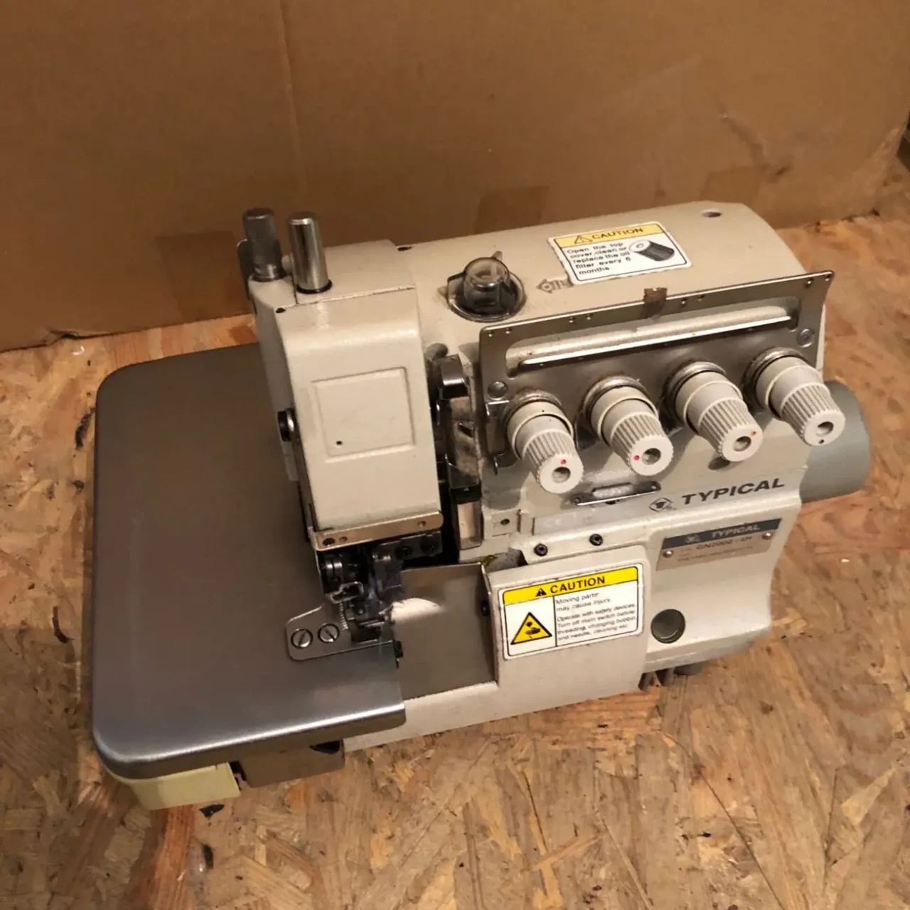 Оверлог Typical gn 2000 4h зі столом та мотор 2